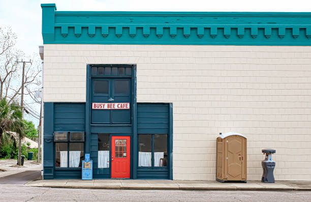 Best Portable toilet rental cost  in Lyndon, KS